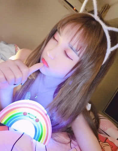 杨清柠和王乐乐分手后无处“捞金”，如今下海开始卖三无减肥药？