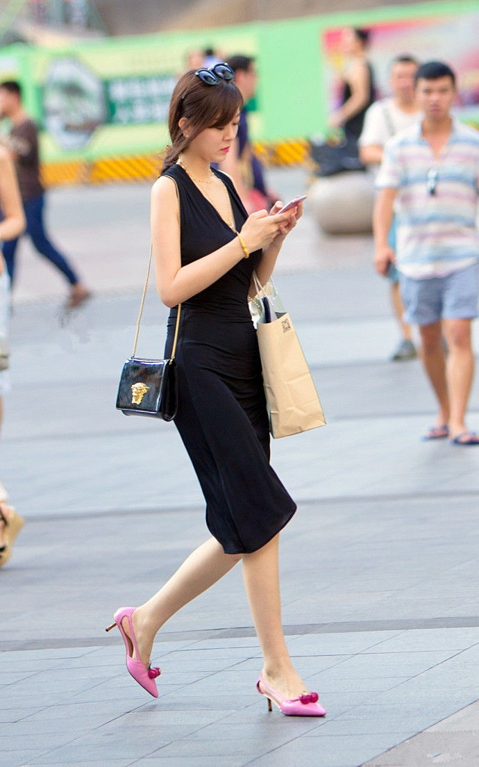 街拍路人，要想回头率爆表，就来参考一下这几款穿搭