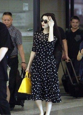 波点裙到底有多抢手，范冰冰和张馨予抢着穿，一对比傻眼了！