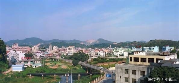 这个城市要翻局？马云投50亿，刘强东跟300亿，华为也搬来了