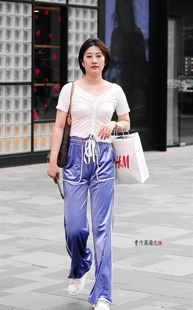  『美女』抽绳装美女，穿出春天的气息，穿出多变的时尚新鲜感