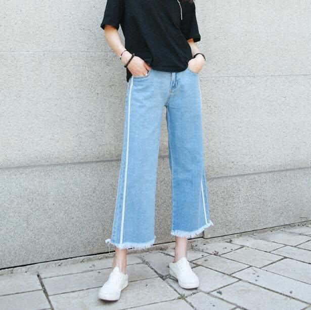 少女对时尚酷感的向往，一条牛仔裤就满足，玩转街头潮流穿搭