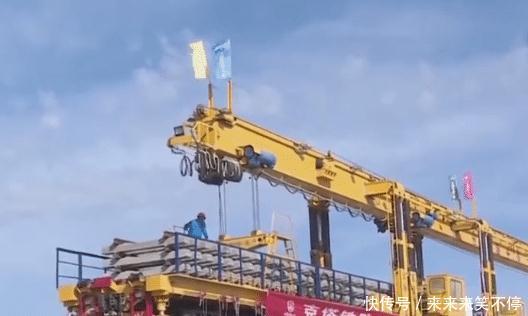  [斥资]斥资1106亿元，中国高铁开进沙漠，百万沙特人赞叹：太疯