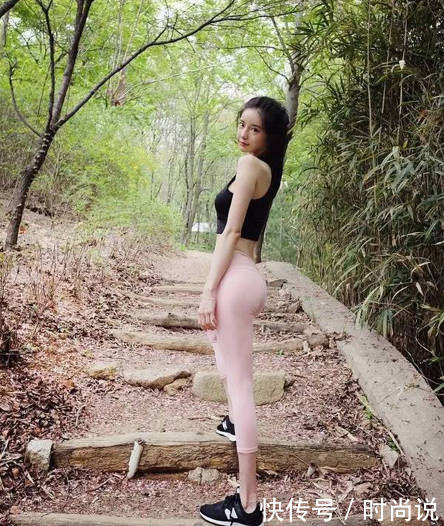 紧身打底裤：突显唯美的身材曲线，别致有内涵！