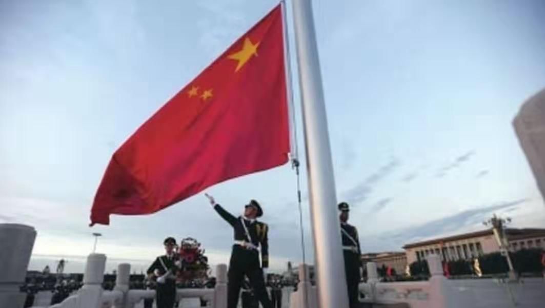  升旗手：中国第一升旗手，婉拒50万年薪