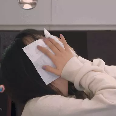 |郑爽触犯圈内规则？被高层拉黑放狠话，综艺之外资源堪忧