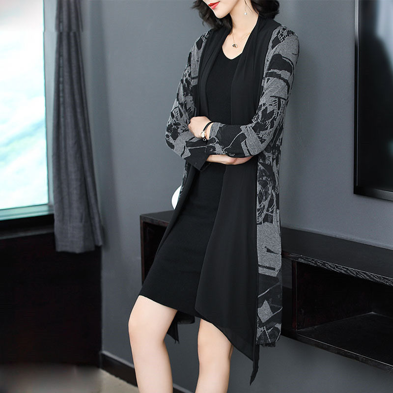 50岁的婆婆，真会打扮!都穿连衣裙和小衫，搭配高跟鞋，太美嫩