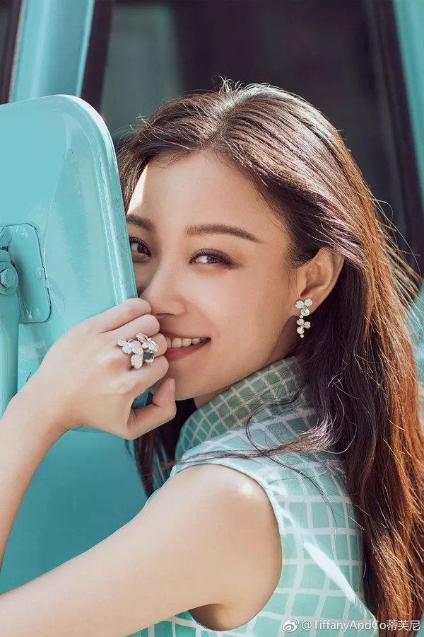 好看| 倪妮素颜扮男装依旧貌美!和精修图无差的好肤质该如何养成?