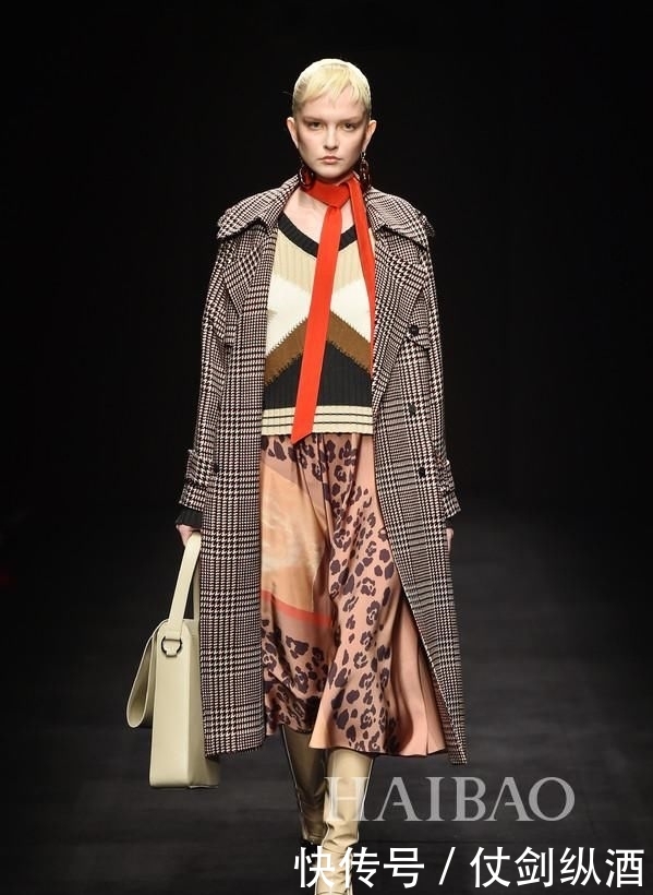 『MARYLING』MARYLING 2020秋冬系列于米兰时装周发布,经典中蕴含新意