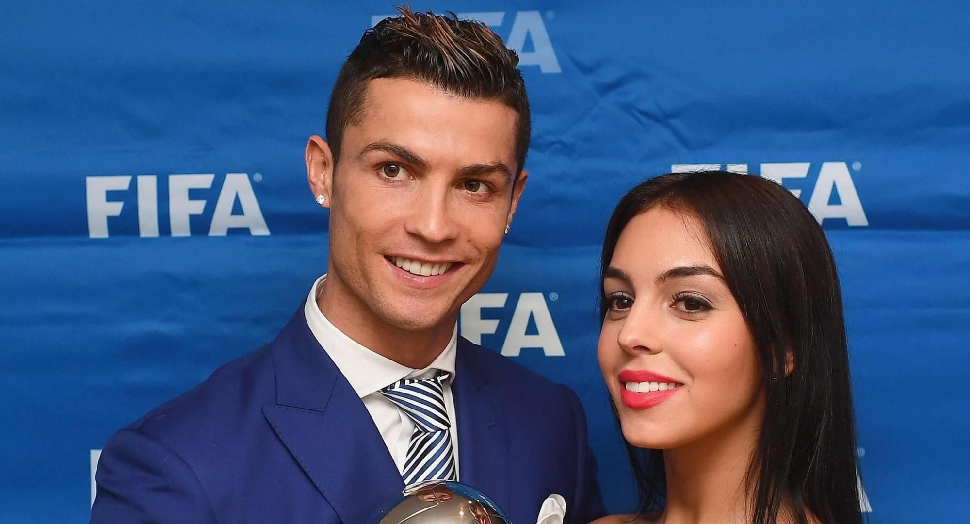  【卡戴珊】C罗女友宅家敷面膜，睡衣难掩火辣身材，网友：乔妹是翻版卡戴珊