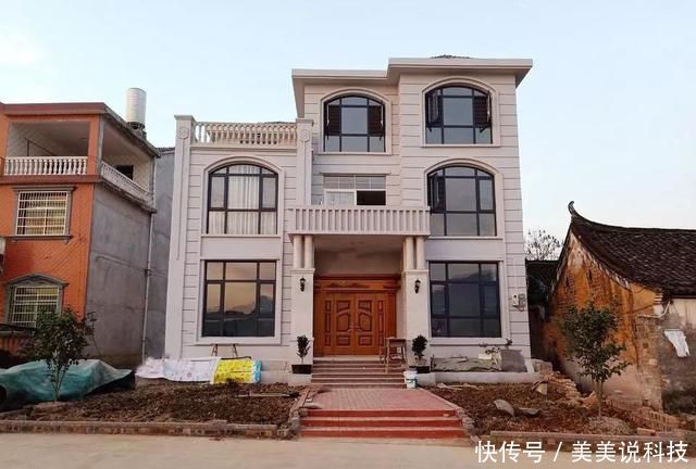  「平面布局图」江西农村35万建别墅，广东60万，福建100万，你觉得哪栋更值？