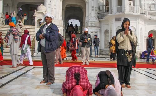 印度有座神圣的金庙，为所有人提供免费吃住，深受西方游客欢迎