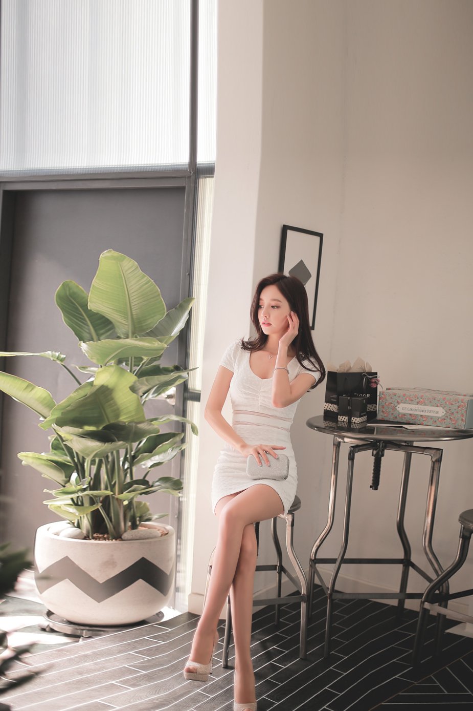 牛奶白西洋圆点低领裙