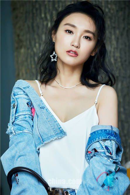 康琳浠玩转个性牛仔风回头率MAX