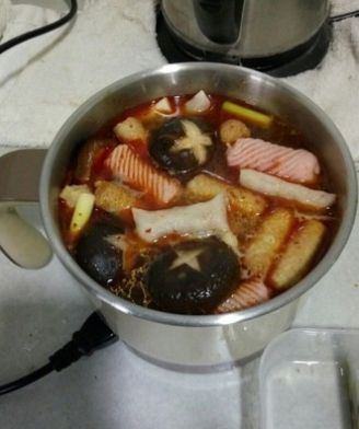  『小时』一家6口去吃火锅，只要锅底还吃了2小时，结账时服务员发现问题