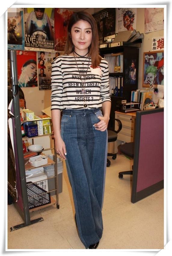 陈慧琳真胆大! “蛇皮装”也敢往身上穿, 网友: 看得我心都揪紧了