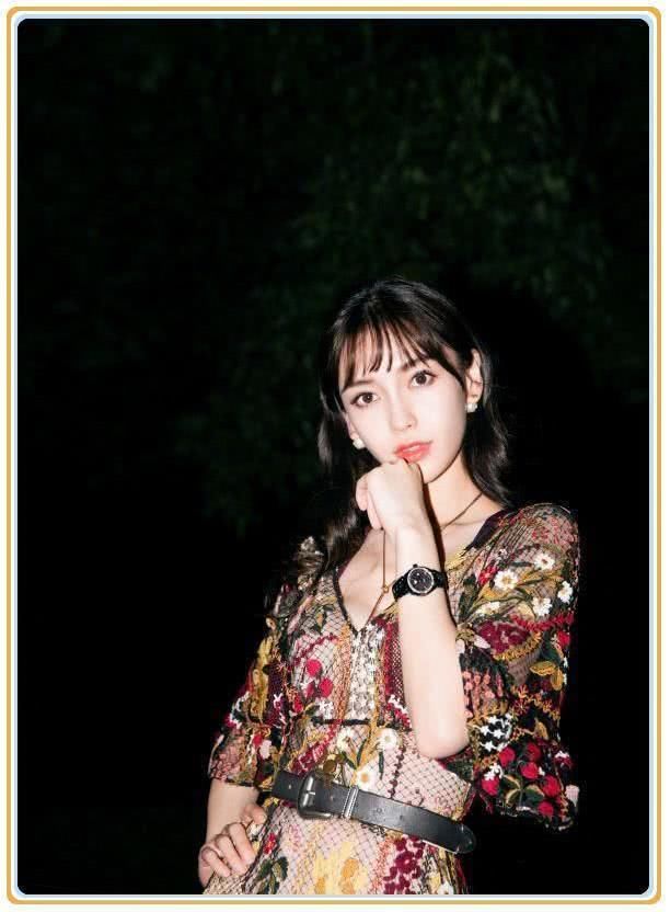 当杨颖和景甜同穿缕空裙,网友:终于知道丰腴和苗条差距有多大了