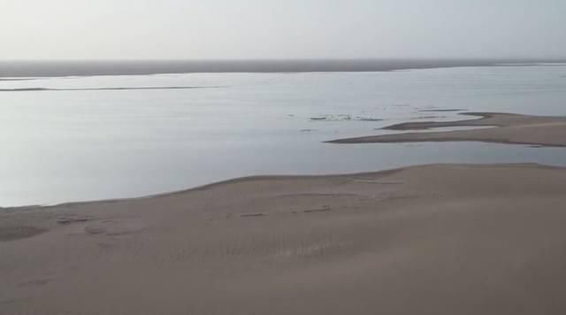 【热点】沙漠中消失300年的湖泊回来了！网友：大漠中真有长河