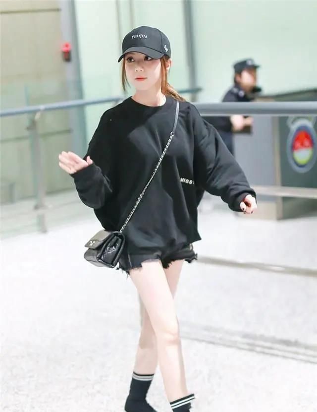  『春天』女生春天穿卫衣，一定要避开的“3种”款式，寒酸没档次很难看