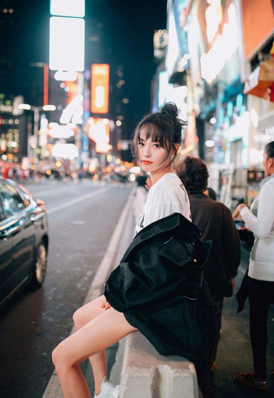 顺嫔张嘉倪为了凹造型也是够了,外套外面再套外套!