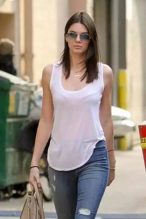 夏天那些很透的衣服，到底怎么穿出去啊？