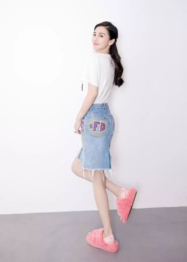 杨颖晒美照!大长腿十分吸睛,可鞋子更抢镜,网友:求鞋子链接