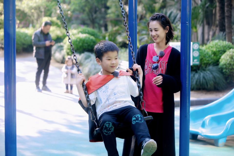 内服外敷全方位美白,“素颜仙女”黄圣依的白皙秘诀原来是这个!