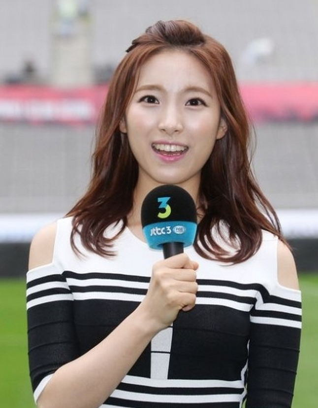 颜值和实力并存!韩国最火足球女主播梦想解说
