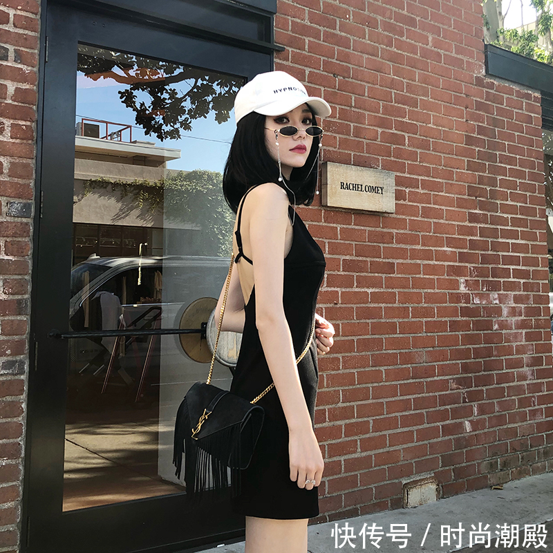 夏季到了,有到了美眉展现大长腿的时候,连衣裙穿出大长腿不在话