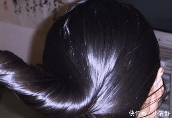  『柚子』洗头时, 水里加点“柚子皮”, 头发会怎样? 答案说出来, 别不相信