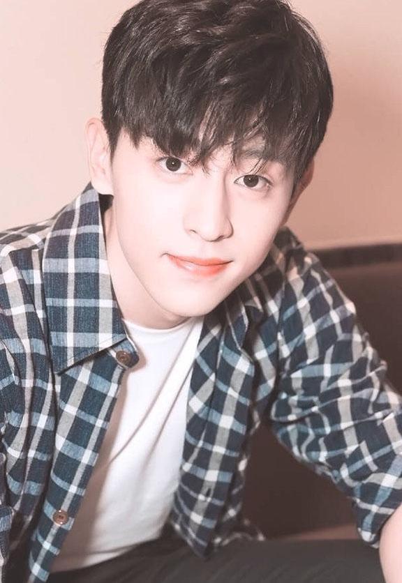 邓伦后援会事件后换新发型, 颜值爆表像换脸