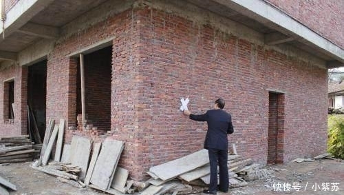 农村禁止随意建房, 谁建谁拆, 农民反问了一句, 专家不说话了