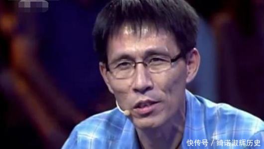 大叔带着两块石头找专家鉴定，专家愣了你是来炫富的吧