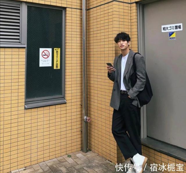 「挪不开」每天教男生一套穿搭!今天是韩系男友风,女生挪不开眼的那种