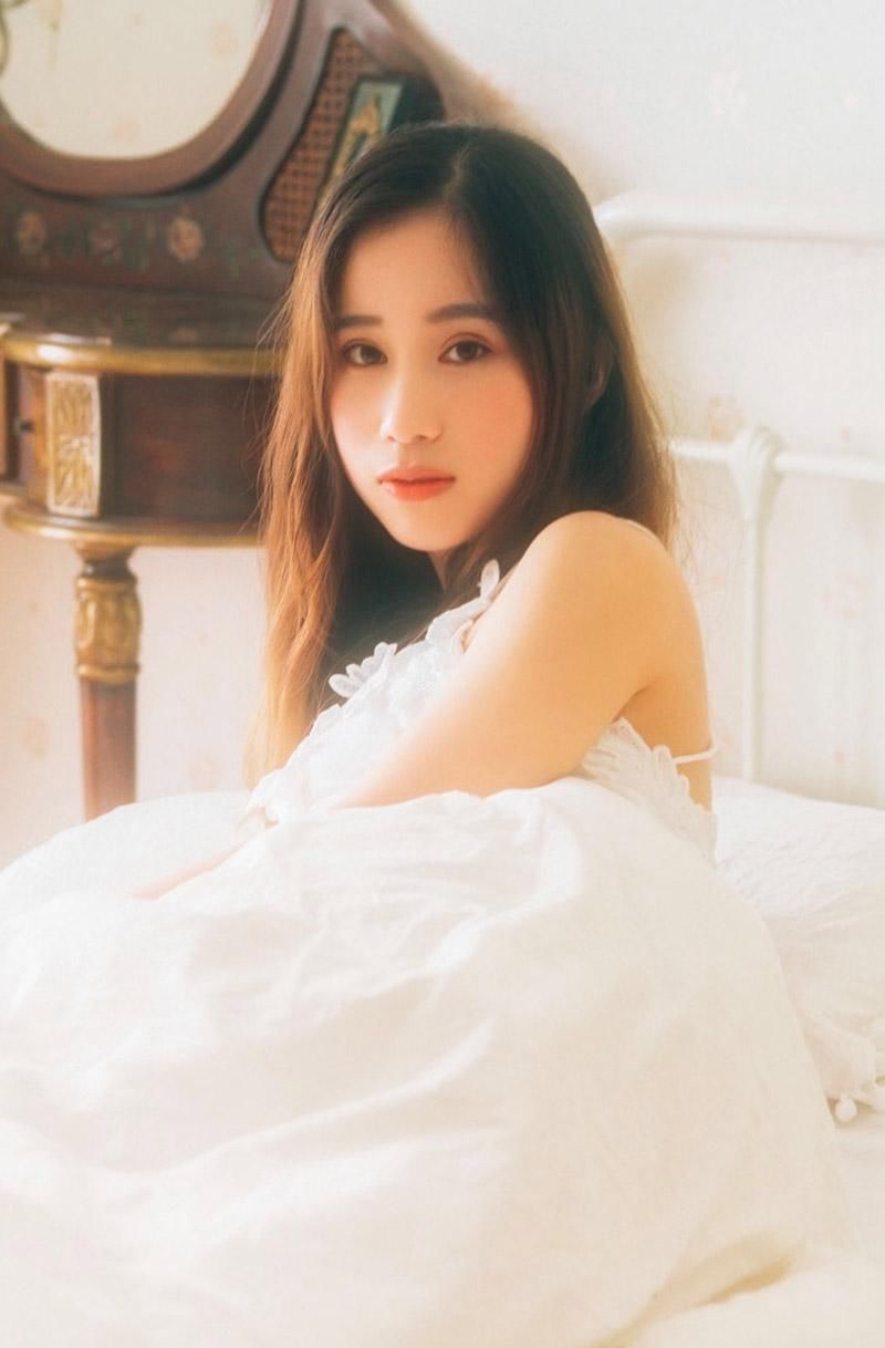 极品美女性感吊带裙诱人私房图片