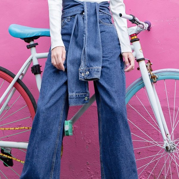 老婆腿不好看，智慧的她只穿阔腿裤，总是被人夸腿“又细又直”