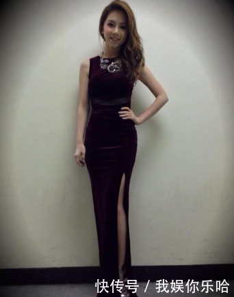 邓紫棋的5套衣服，吊带背心全靠两条带支撑，网友：佩服！