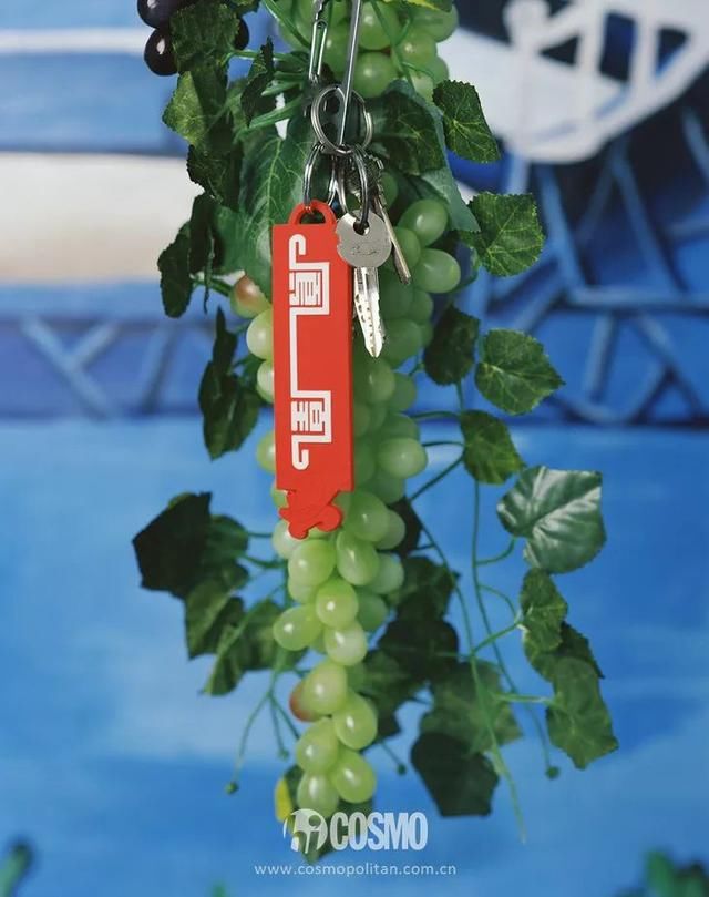 时髦办｜佟丽娅靠袜子立“早睡早起”flag，我觉得她做不到！