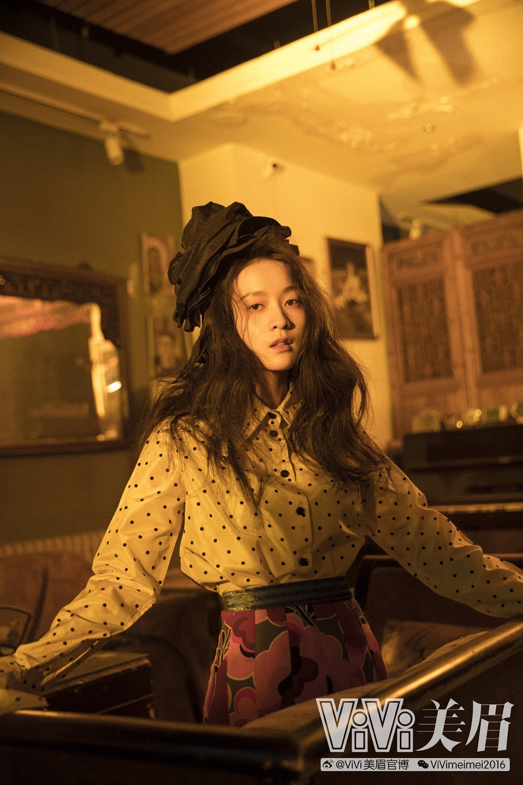 张雪迎登杂志封面演绎怀旧风 摩登时髦解锁复古少女