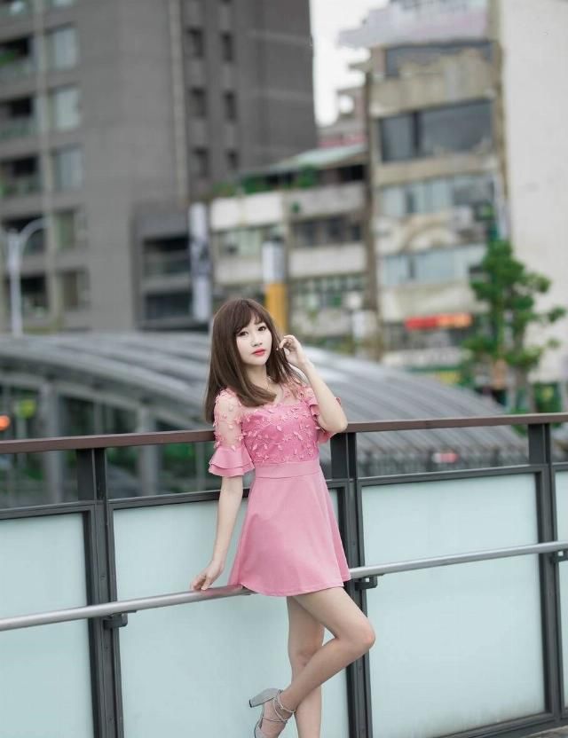 「心中」穿上甜美连衣裙,瞬间唤醒女生心中的“小公主”