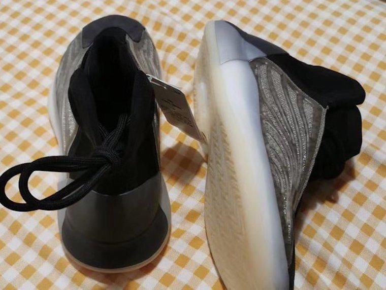 发售：今年 6 月发布！Yeezy 篮球鞋新配色你觉得怎么样？