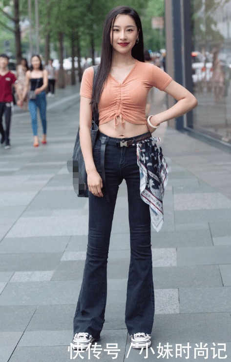 迷人|小姐姐的复古文艺穿搭, 自信又美丽的笑容很是迷人!