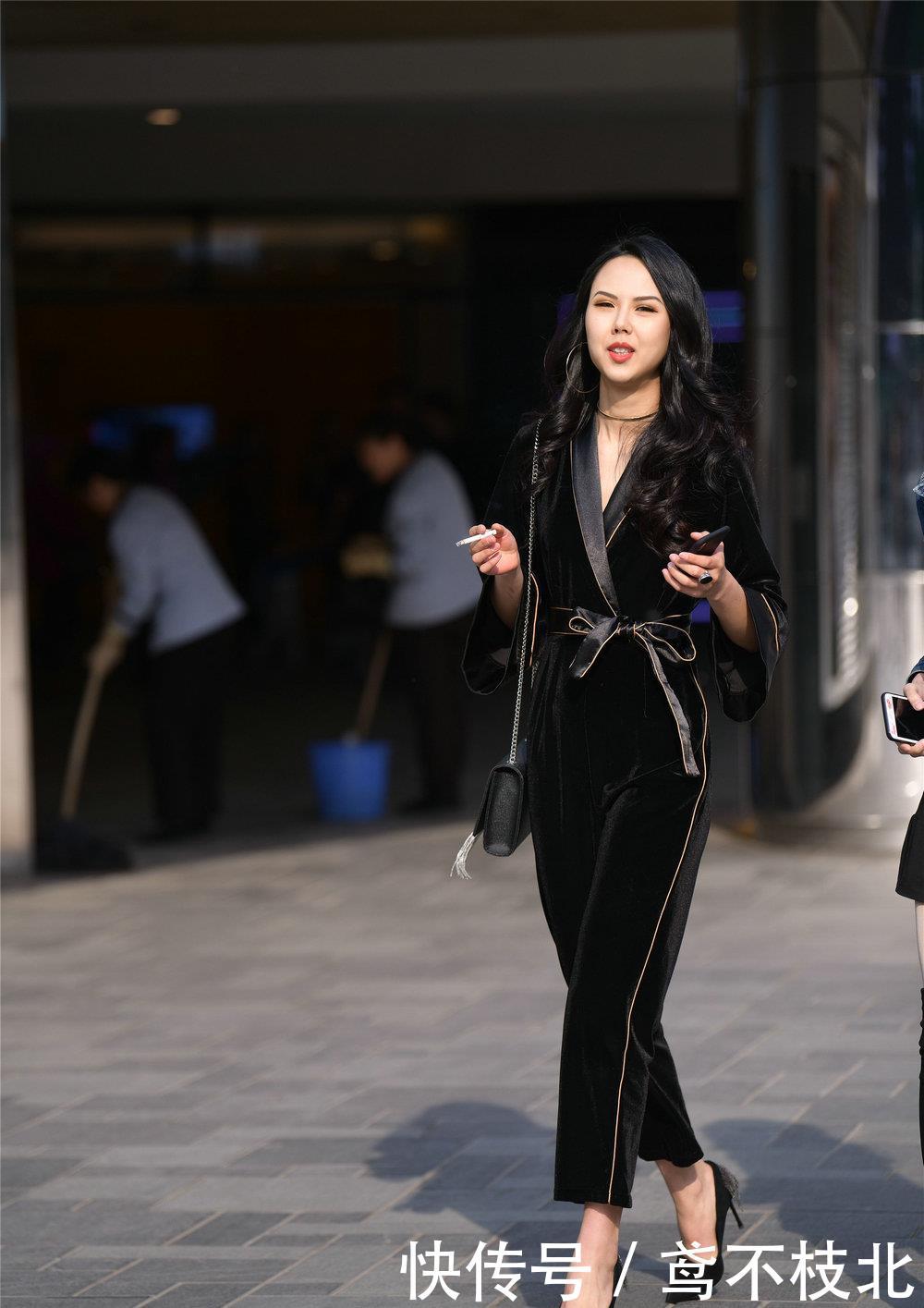 女人味■夏日穿裙装的美女,搭配一双高跟鞋,就能穿出性感,穿出女人味
