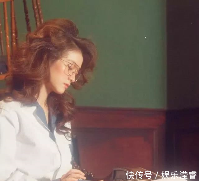 初恋脸张雪迎已经长大，背带裤清新可人的她浓妆更惊艳！