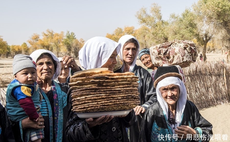  「绿洲就」我国范围最大的村庄，面积相当于70个澳门，开车出村
