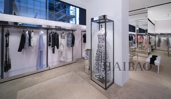 詹巴迪斯塔瓦利  2018早秋女装系列媒体预览：徜徉于高雅的艺术天