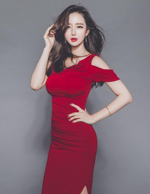 红色|李妍静,一件红色的修身连衣裙女神气质