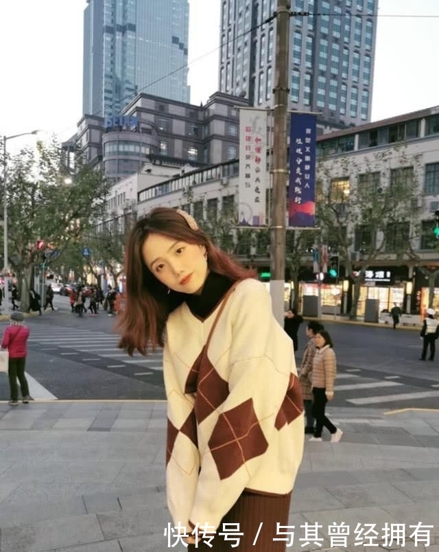 『女生』胯宽腿粗的梨形身材女生,一定要买这三条裙子,穿上后超级显瘦