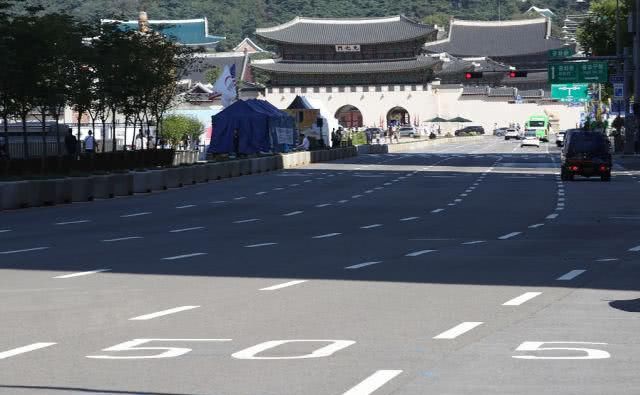中秋假期韩国首尔成空城，5天连休，大量民众返乡高速堵成停车场