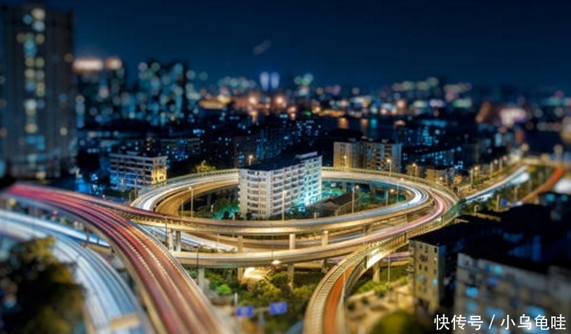  「住户」广东最强“钉子户”，当初拆迁嫌钱少，如今哭闹求拆，